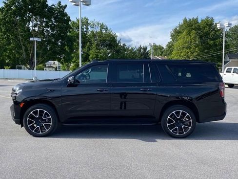 Used 2024 Chevrolet Suburban RST w/ Luxury Package AWD/4WD image 2