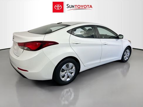 Used 2016 Hyundai Elantra SE image 4