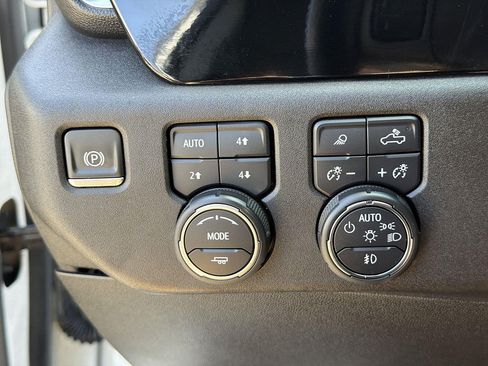 Used 2024 Chevrolet Silverado 2500 LTZ AWD/4WD image 17
