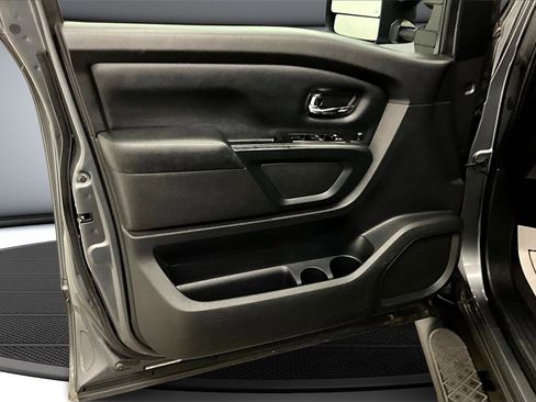Used 2019 Nissan Titan SV w/ SV Convenience Package image 21
