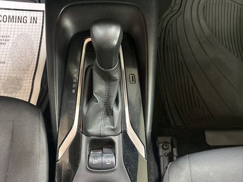Used 2020 Toyota Corolla LE FWD image 13
