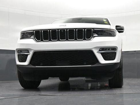 Used 2024 Jeep Grand Cherokee Limited w/ Luxury Tech Group II RWD image 25