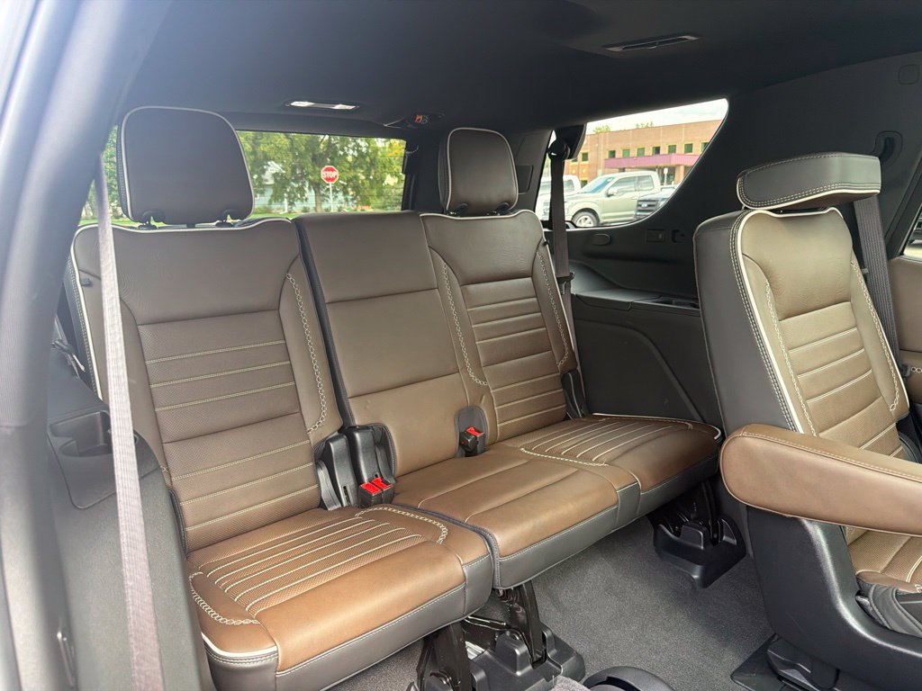 Used 2025 GMC Yukon Denali Ultimate w/ LPO, Floor Liner Package AWD/4WD image 13