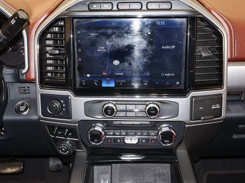 Certified 2022 Ford F450 Platinum w/ FX4 Off-Road Package image 31