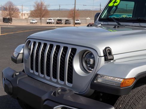 Used 2023 Jeep Gladiator Sport image 35