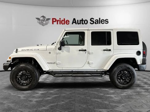 Used 2016 Jeep Wrangler Unlimited Rubicon w/ Connectivity Group AWD/4WD image 4