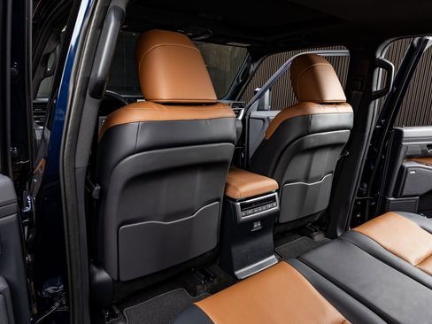 Used 2025 Lexus GX 550 w/ Cold Area Package image 34