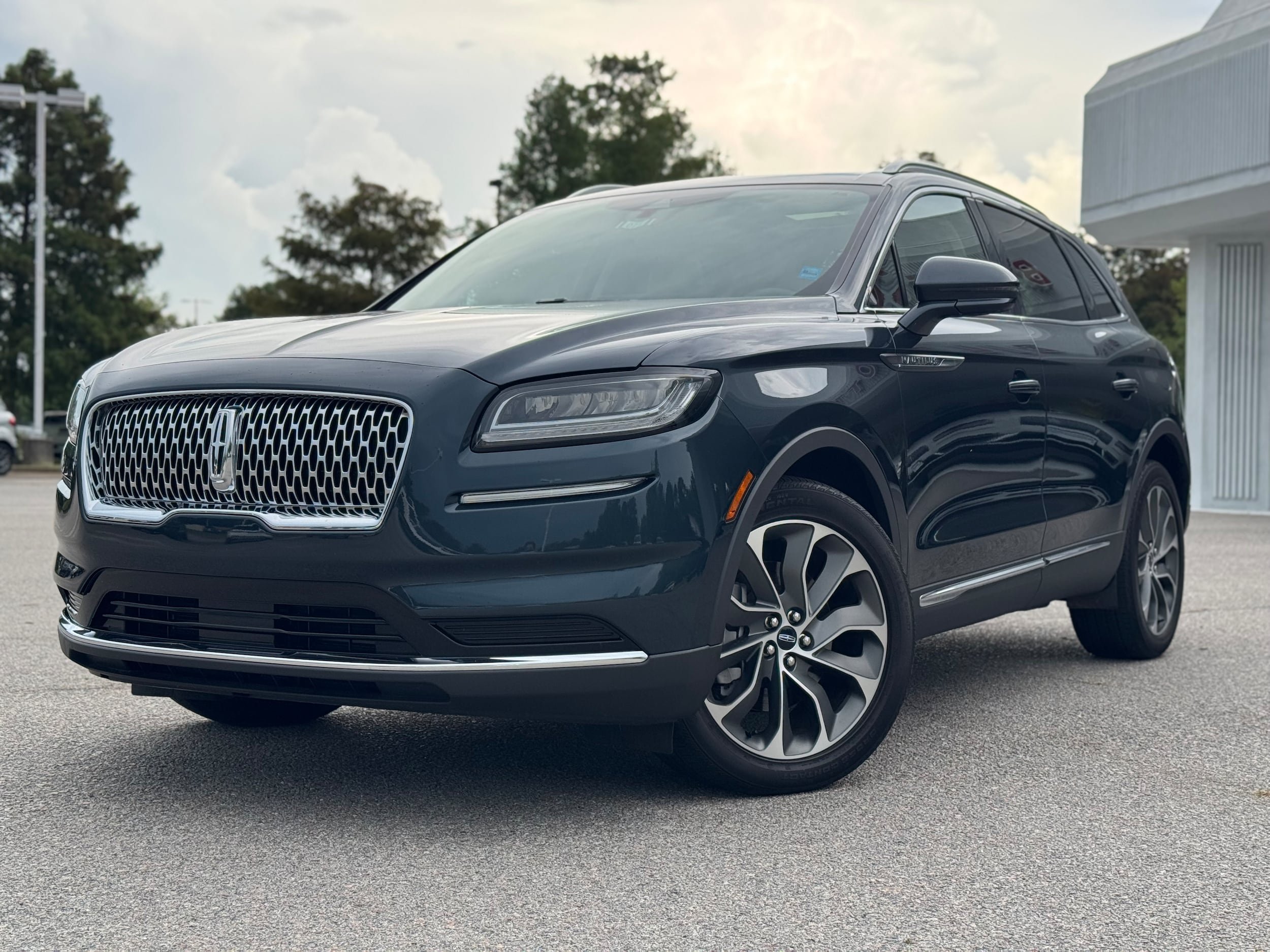 Used 2023 Lincoln Nautilus Reserve AWD/4WD image 5