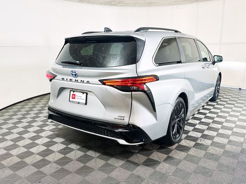 Certified 2023 Toyota Sienna XSE w/ XSE Plus Package FWD image 3