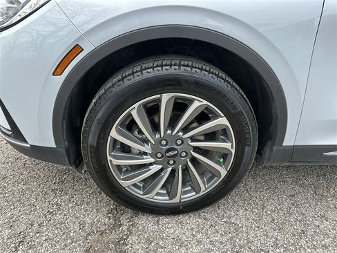 Used 2025 Lincoln Corsair Reserve image 10