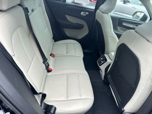Used 2023 Volvo XC40 B5 Plus w/ Protection Package Premier AWD/4WD image 40