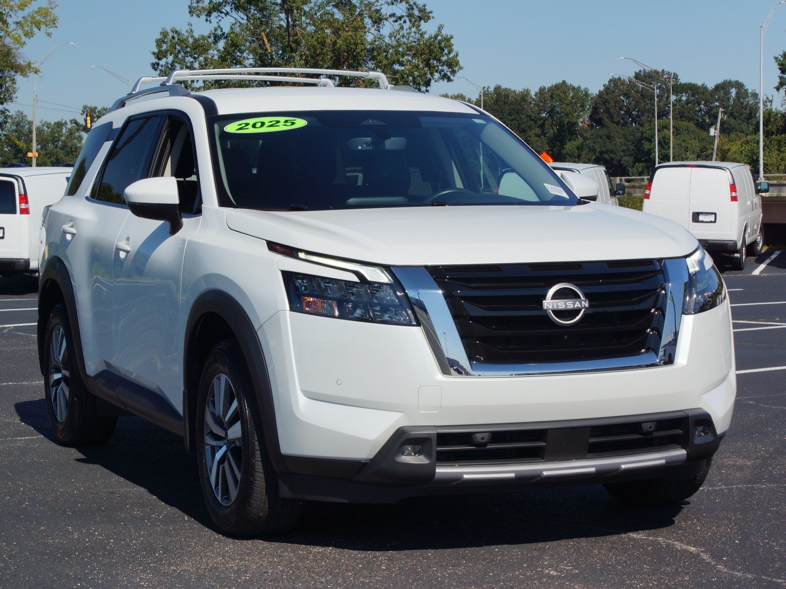 Used 2025 Nissan Pathfinder SL FWD image 24