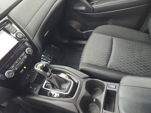 Certified 2019 Nissan Rogue SV w/ Sun & Sound Touring Package image 24