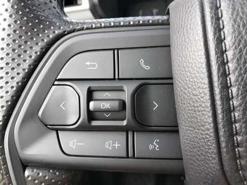 Used 2025 Toyota Tacoma SR5 AWD/4WD image 19