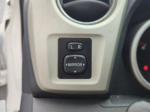 Used 2009 Toyota Matrix FWD image 12