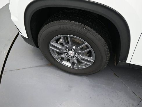 Used 2025 GMC Acadia Elevation image 8