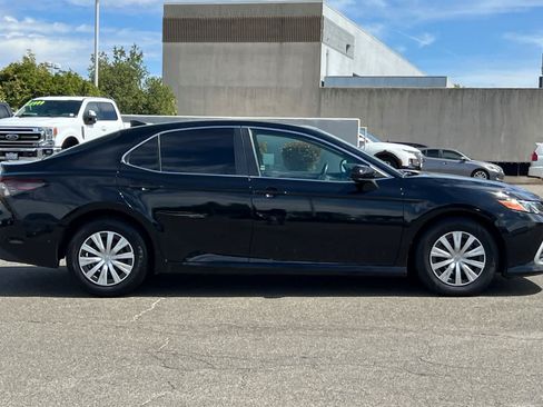 Used 2022 Toyota Camry LE FWD image 6
