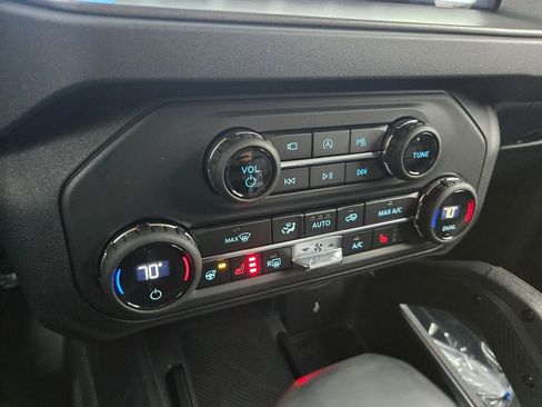 New 2025 Ford Bronco Badlands image 16