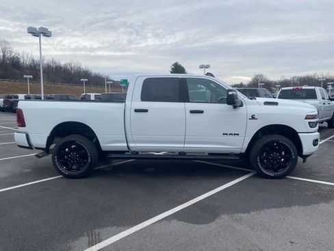 New 2026 RAM 2500 Big Horn AWD/4WD image 9