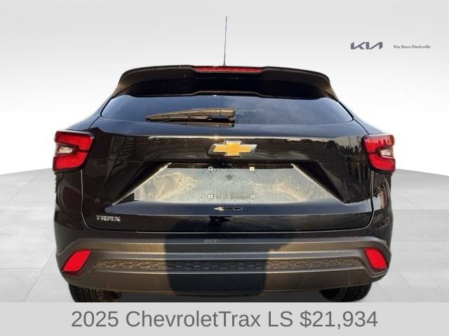 Used 2025 Chevrolet Trax LS w/ LS Convenience Package FWD image 7