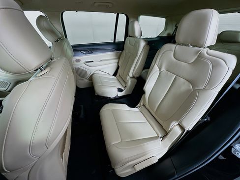 Used 2022 Jeep Grand Cherokee L Limited w/ Luxury Tech Group II image 28