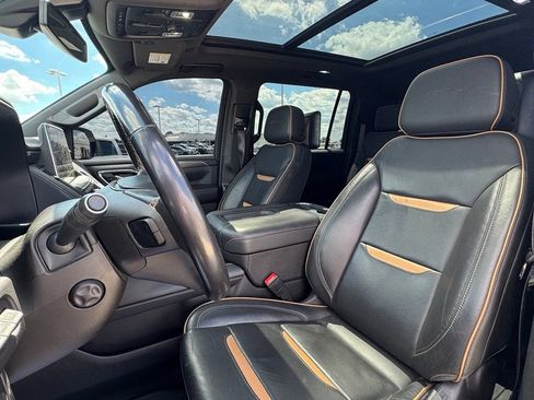 Used 2021 GMC Yukon XL AT4 w/ AT4 Premium Package AWD/4WD image 13