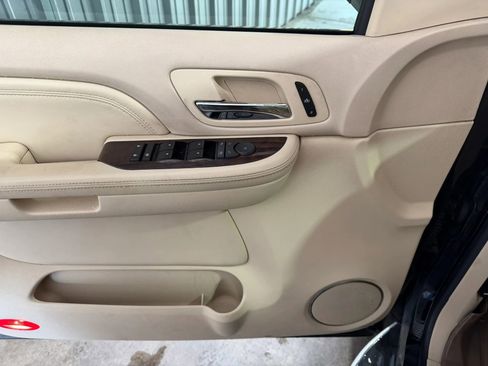 Used 2007 Cadillac Escalade AWD w/ Information Package image 9