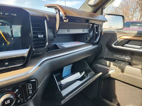 Used 2022 Chevrolet Silverado 1500 High Country image 14