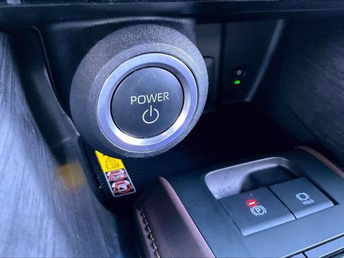 Used 2024 Toyota Venza Limited image 34