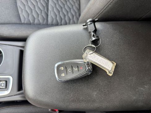 Used 2020 Chevrolet Equinox LT image 20