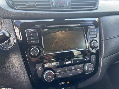 Used 2019 Nissan Rogue SV image 18