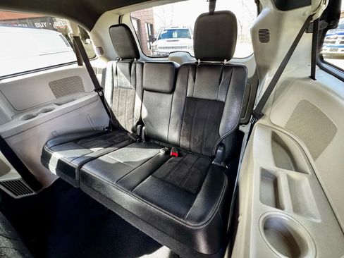 Used 2018 Dodge Grand Caravan SXT image 16
