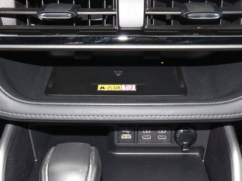 Used 2024 Toyota Highlander XLE image 25