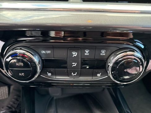 Used 2024 Chevrolet Trax ACTIV w/ Sunroof Package image 17