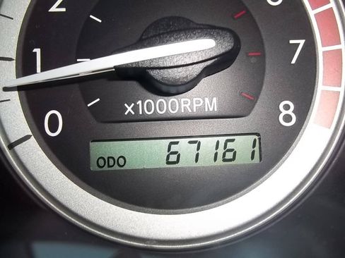 Used 2004 Toyota Sienna LE w/ LE Pkg 7 FWD image 13