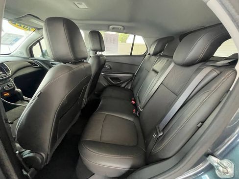 Used 2022 Chevrolet Trax LT w/ LT Convenience Package AWD/4WD image 15