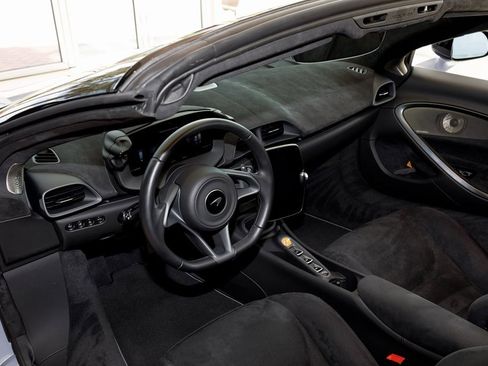 Used 2025 McLaren Artura Spider image 27