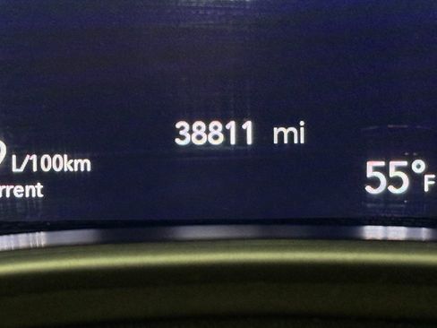 Used 2024 Chrysler Pacifica Touring-L image 37