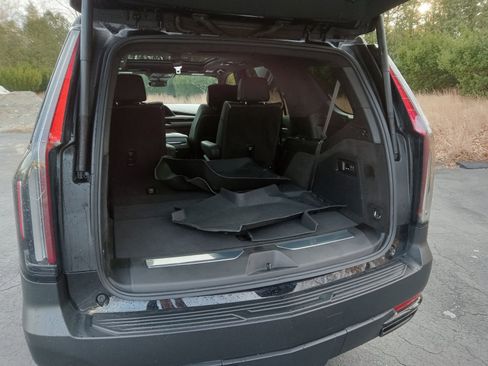 Used 2024 Cadillac Escalade Sport Platinum w/ LPO, ONYX Package image 27