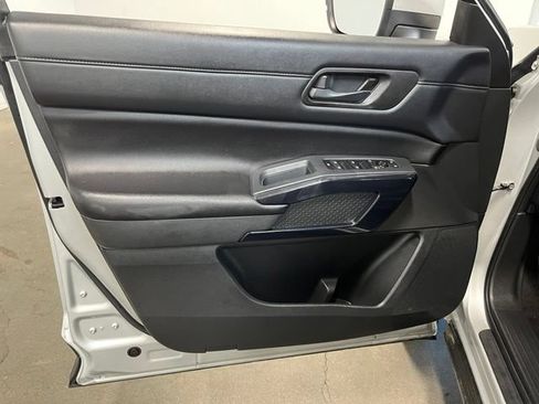 Used 2024 Nissan Pathfinder SV AWD/4WD image 24