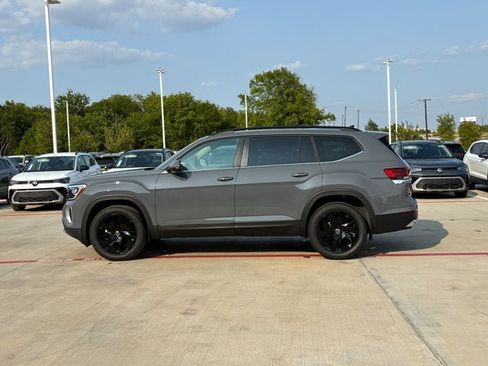 New 2026 Volkswagen Atlas SE FWD image 3