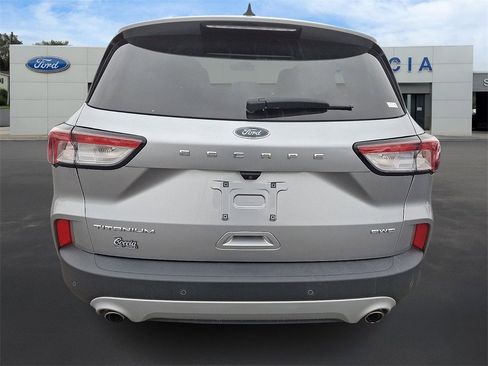 Certified 2022 Ford Escape Titanium image 5