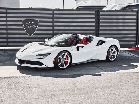 Used 2025 Ferrari SF90 Spider image 5