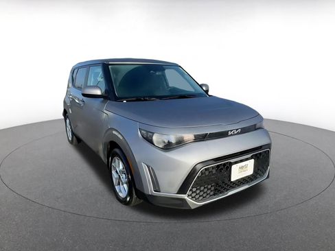 Used 2025 Kia Soul LX w/ LX Technology Package image 3