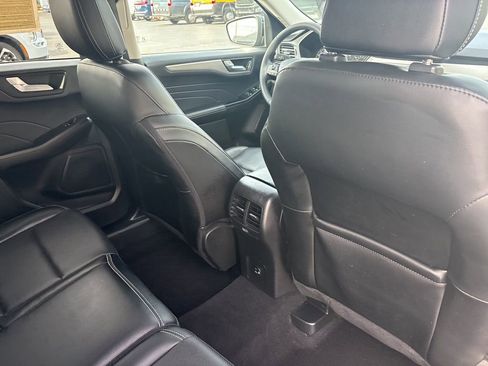 Used 2022 Ford Escape SEL image 18