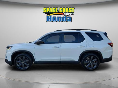Used 2025 Honda Pilot Sport image 9