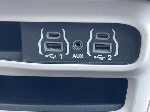 Used 2024 Chrysler Pacifica Limited FWD image 26