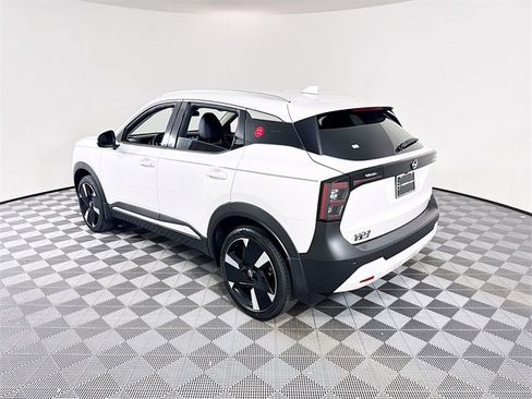 Certified 2025 Nissan Kicks SR image 21