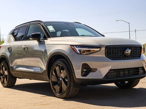 New 2026 Volvo XC40 B5 Ultra w/ Climate Package image 3