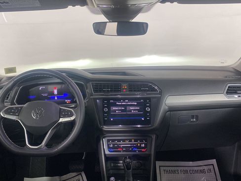 Used 2023 Volkswagen Tiguan SE AWD/4WD image 18